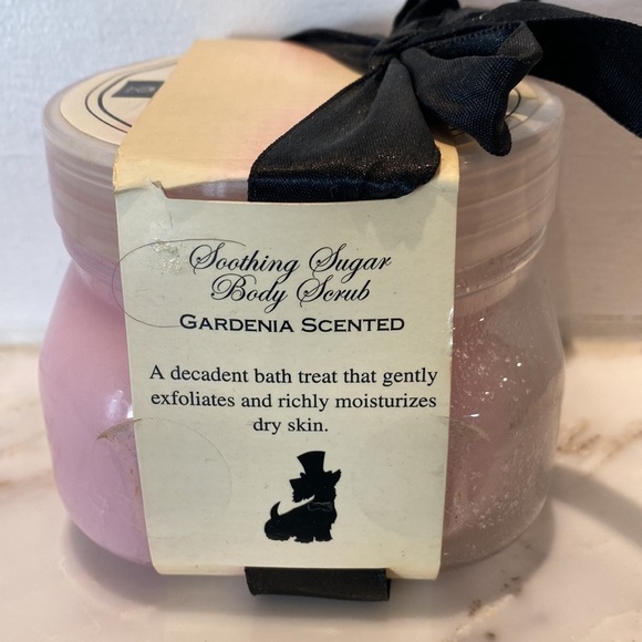 High Society Top Dog Gardenia Scented Soothing Sugar Body Scrub NWT - Picture 3 of 3